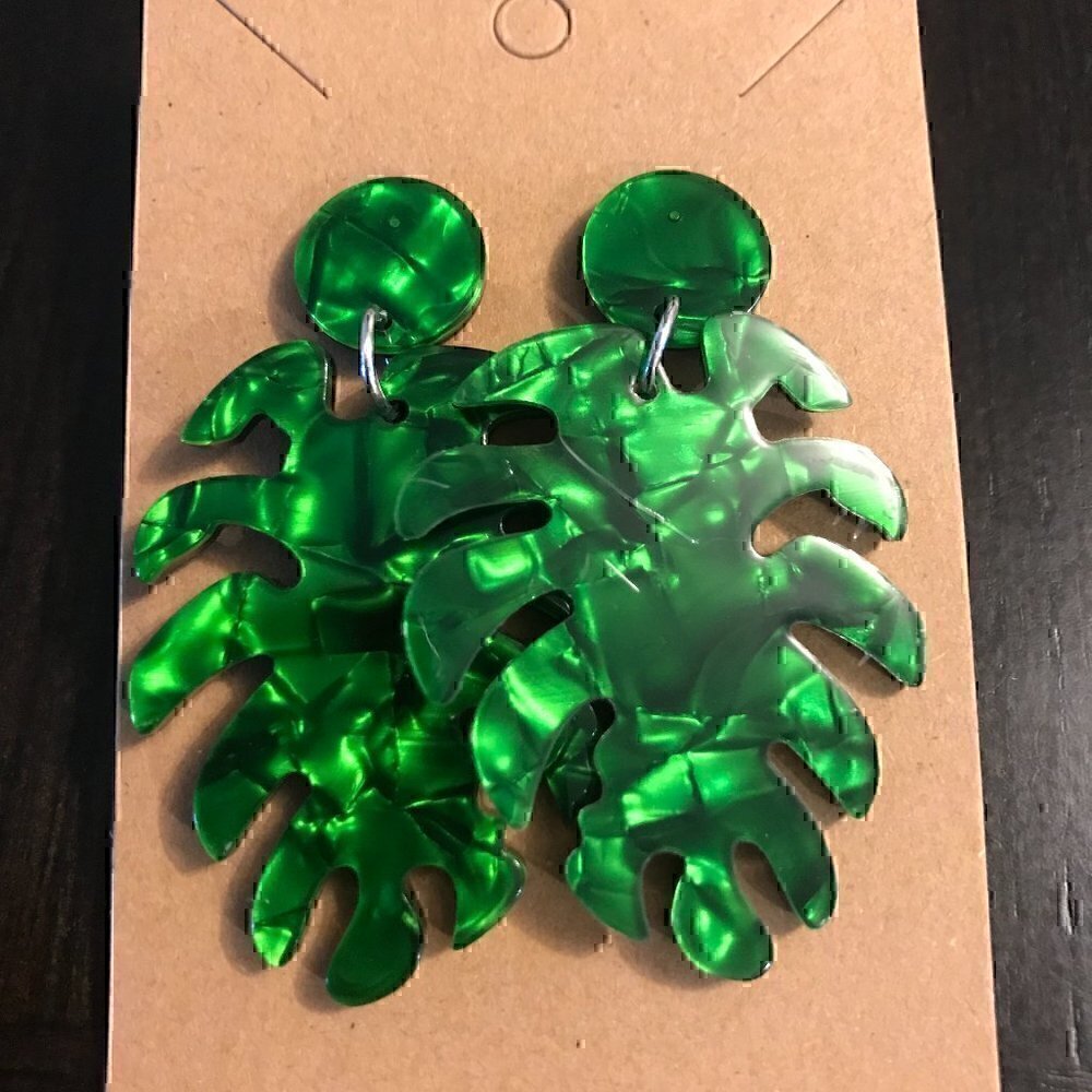 NWT Fashion Green Leaf Dangle Earrings